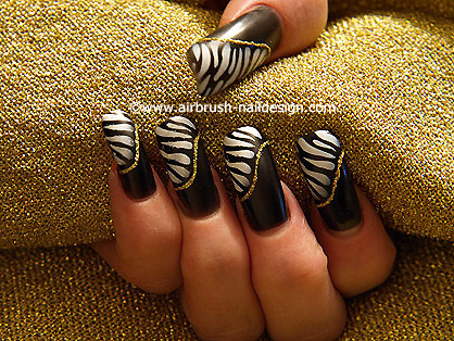 Zebra-Muster mit Airbrush Schablone - Airbrush Nailart Motiv 023