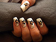 Flower motive with nail art bouillons in gold - Airbrush 112